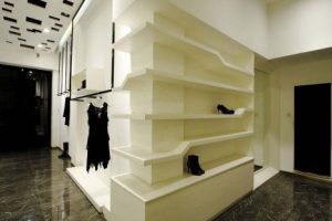 深圳麗姿服裝店裝修_真皮女鞋區