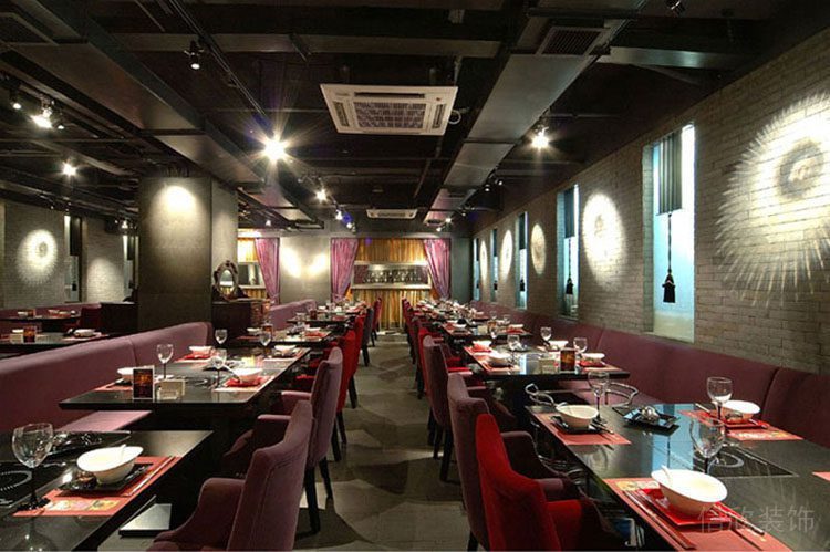 低成本裝修的用餐大廳