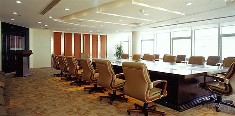 羅湖區(qū)暖色調(diào)辦公室裝修_大會(huì)議室