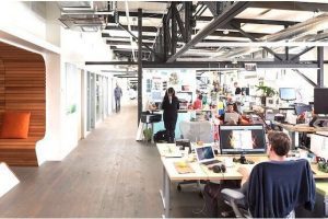 工業(yè)風(fēng)金屬辦公室過道設(shè)計(jì)木質(zhì)