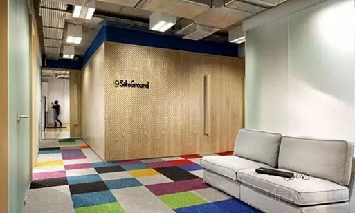 教育機構(gòu)裝修設(shè)計彩色復(fù)古木飾面休息區(qū)