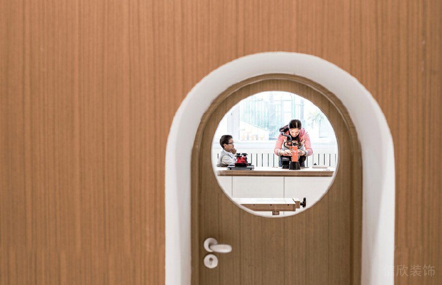 實(shí)驗(yàn)室鏤空木質(zhì)拱形門窗