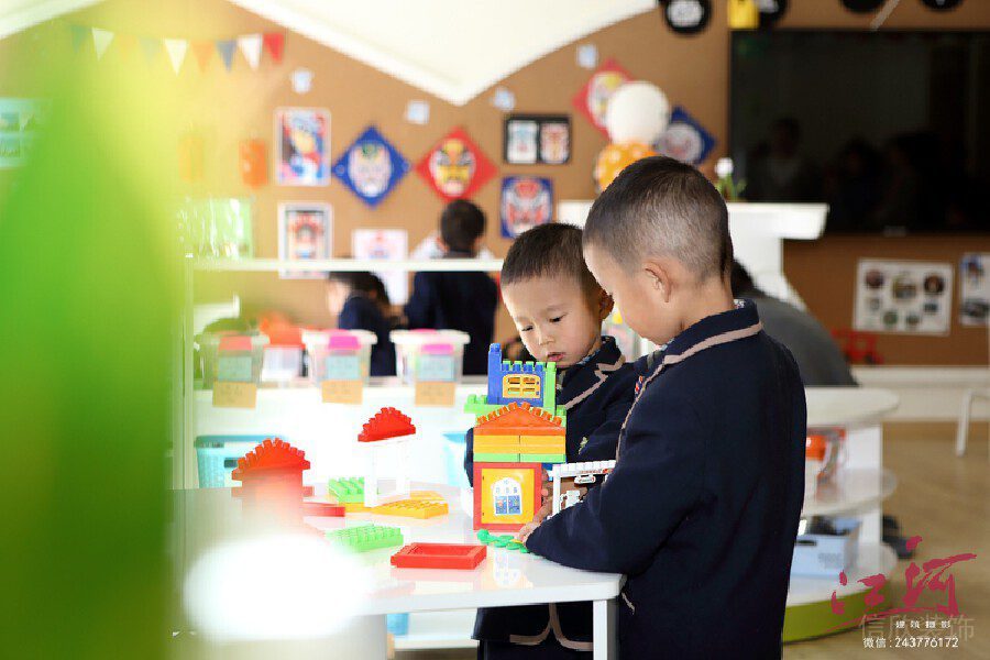 現代簡約機構積木娛樂區