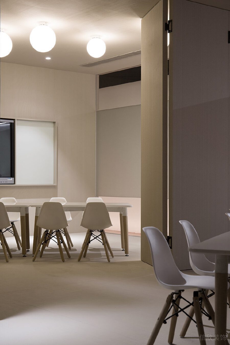 簡約工作區(qū)木質(zhì)裝修設(shè)計(jì)少兒教育機(jī)構(gòu)