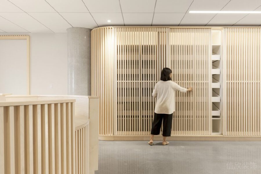 鏤空平推收納墻柜設(shè)計(jì)辦公室原木風(fēng)