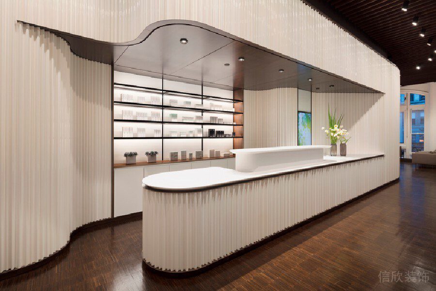 條紋墻體瓦楞板條紋設計現代純白辦公室裝修設計