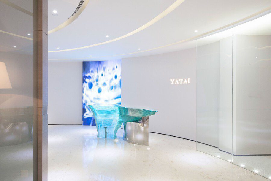 弧形現(xiàn)代簡(jiǎn)約風(fēng)醫(yī)療機(jī)構(gòu)玻璃效果