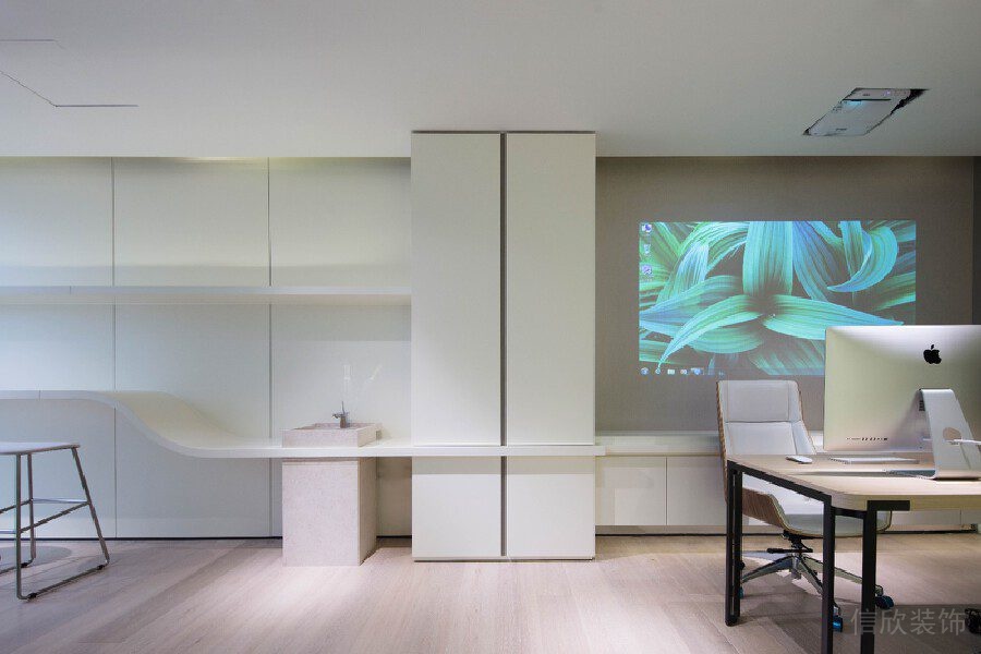 墻柜一體式設(shè)計(jì)冰箱內(nèi)嵌式設(shè)計(jì)簡約辦公室效果