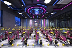 動(dòng)感單車(chē)粉藍(lán)撞色木質(zhì)設(shè)計(jì)健身房