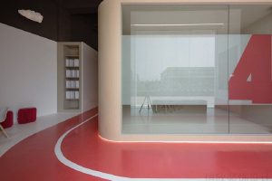 紅色創(chuàng)意設(shè)計(jì)木質(zhì)辦公室隔音會(huì)議室