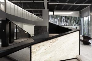 斜面墻體設(shè)計水磨石辦公室階梯樓梯效果圖