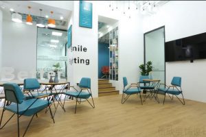 墻體設(shè)計(jì)英文彩繪公共休息區(qū)語(yǔ)言培訓(xùn)機(jī)構(gòu)裝修原木風(fēng)