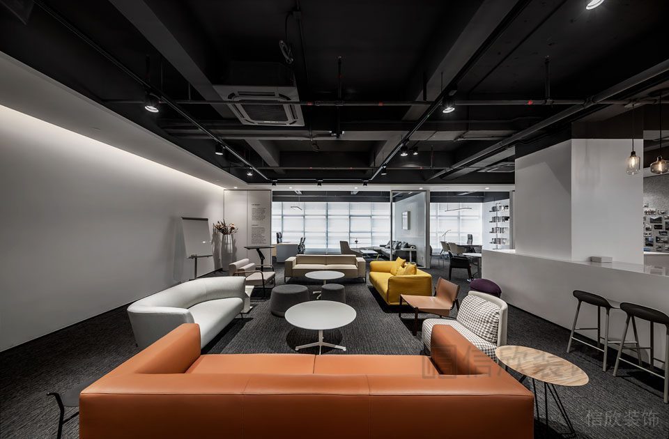 工業(yè)風(fēng)鏤空天花管道設(shè)計(jì)燈飾效果家具店裝修設(shè)計(jì)皮革沙發(fā)辦公室裝修地毯