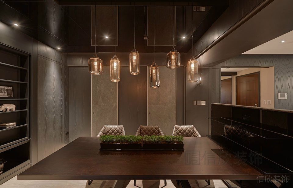 辦公室裝修設(shè)計玻璃天花吊頂高度創(chuàng)意設(shè)計木制桌面工作臺墻體玻璃隔斷收納柜裝修