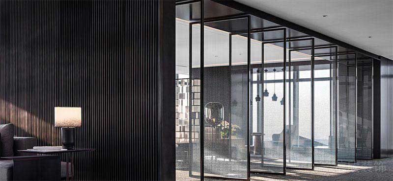 辦公室工業(yè)風(fēng)旋轉(zhuǎn)玻璃門隔斷效果圖