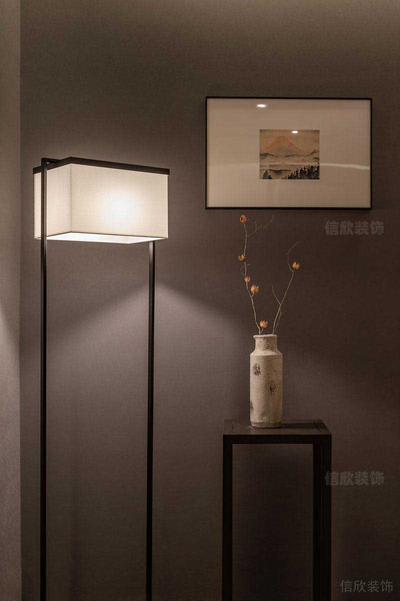 辦公室現(xiàn)代風(fēng)邊幾臺燈裝飾效果圖