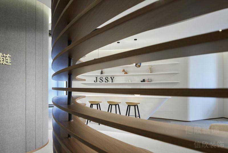 辦公室現(xiàn)代風(fēng)木藝隔斷效果圖