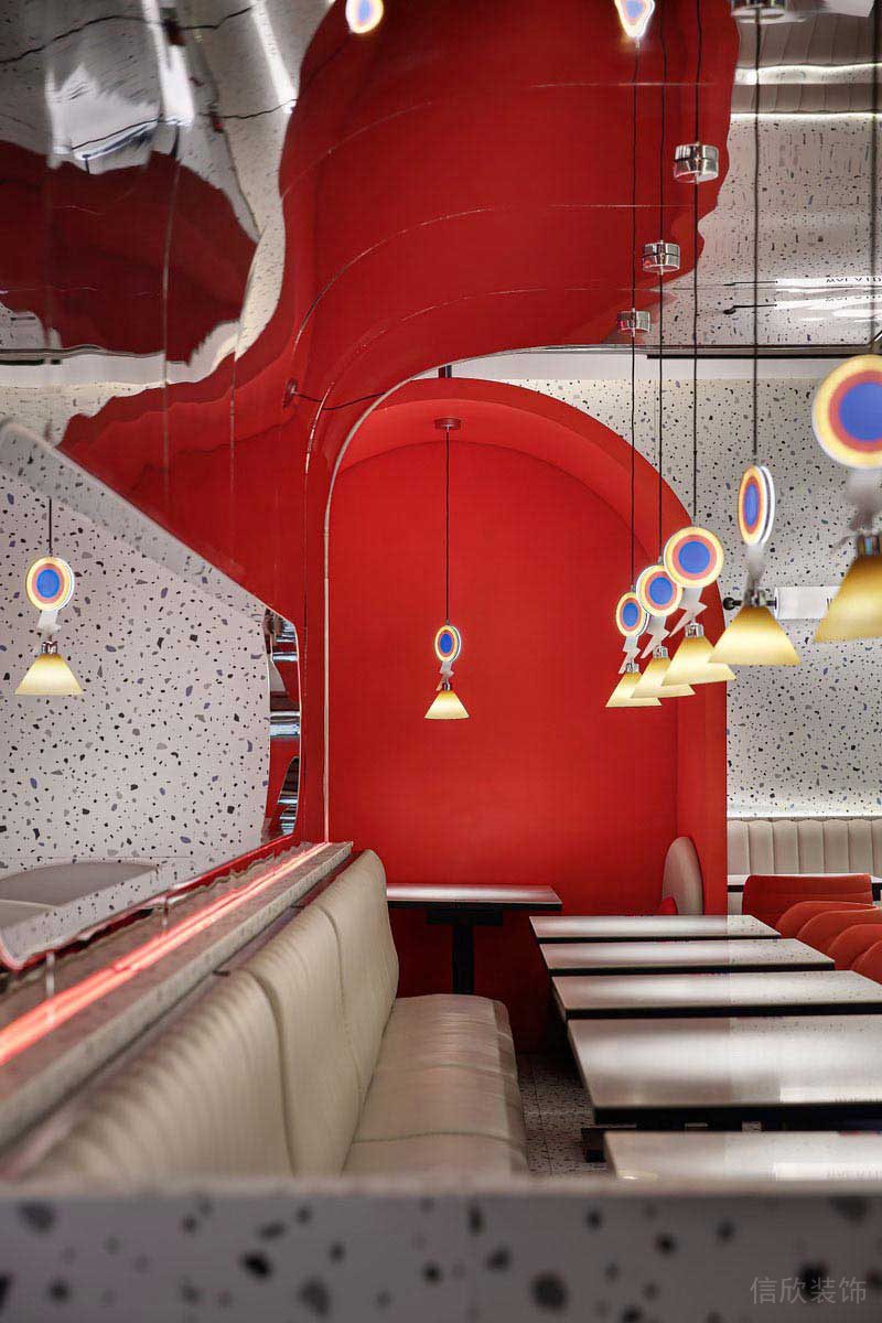 餐廳個性的紅色吊頂設(shè)計方案