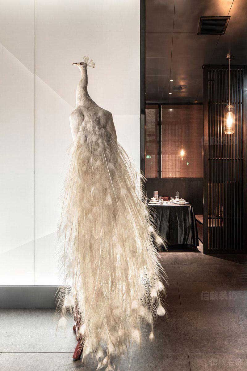 餐廳現代風孔雀擺件裝飾效果圖