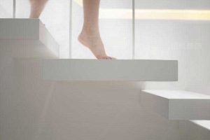 二手房改造別墅現(xiàn)代簡約風白色藝術樓梯效果圖