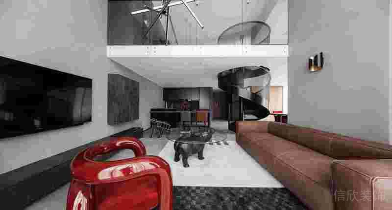 后現(xiàn)代風(fēng)格復(fù)式家居中空客廳