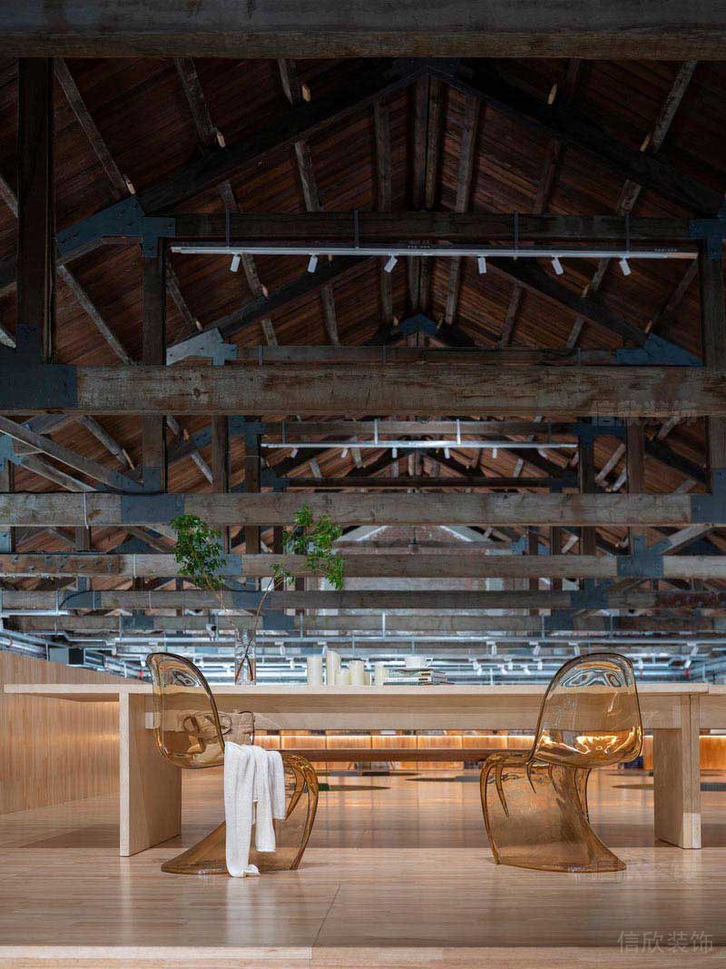 舊廠房改造的原木色高檔辦公區