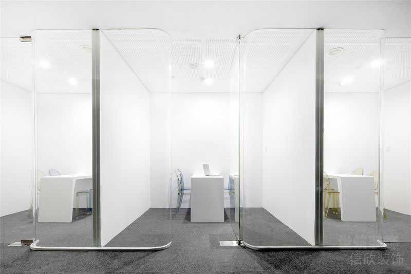 極簡風(fēng)格辦公室玻璃房洽談區(qū)