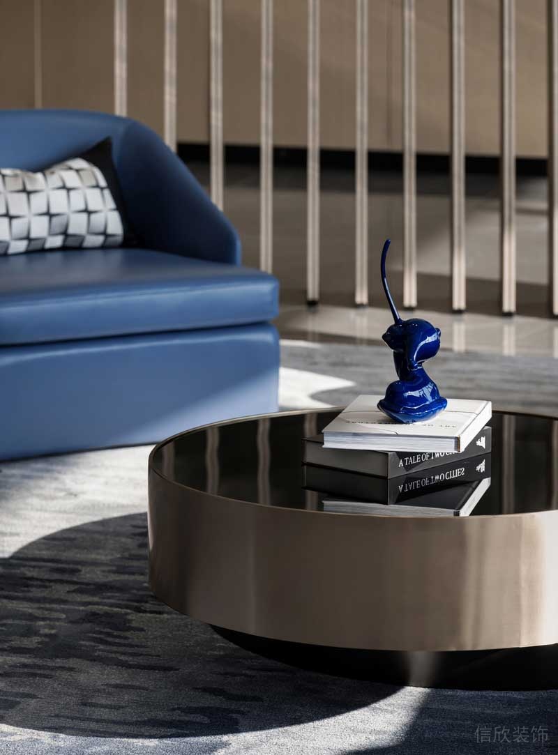 藍(lán)色的沙發(fā)