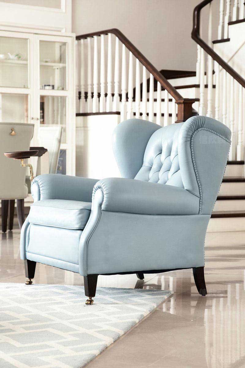 青色的歐式皮沙發(fā)