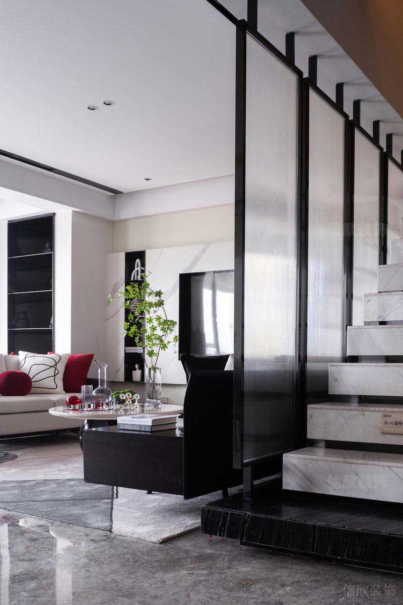 沙發(fā)背景墻玻璃設(shè)計方案