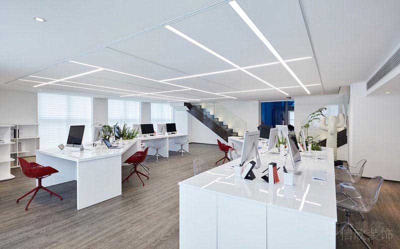 現(xiàn)代純白風(fēng)辦公空間員工區(qū)
