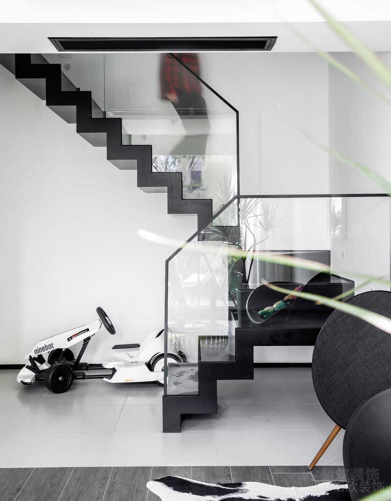 現(xiàn)代風格公寓空間樓梯