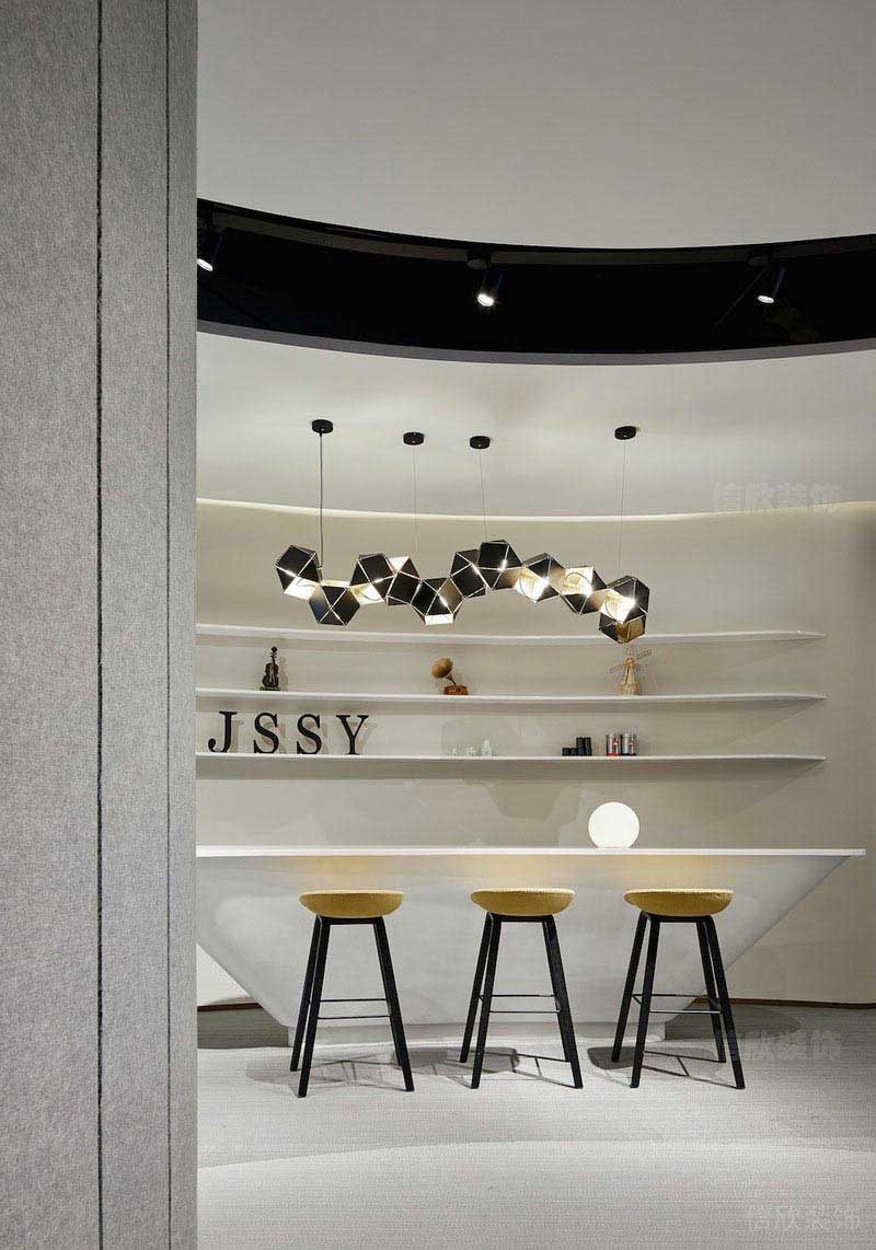 現(xiàn)代簡約的吧臺區(qū)設(shè)計(jì)效果圖