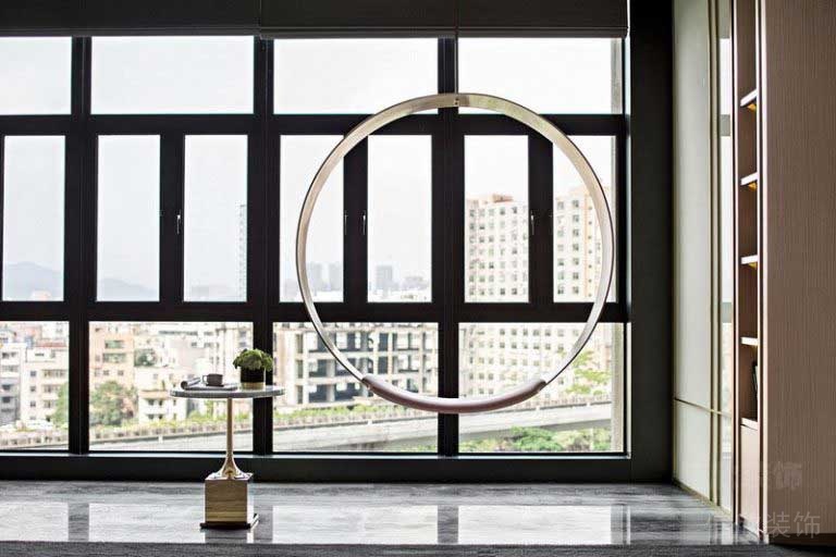 新居現(xiàn)代輕奢風(fēng)陽臺飄窗效果圖