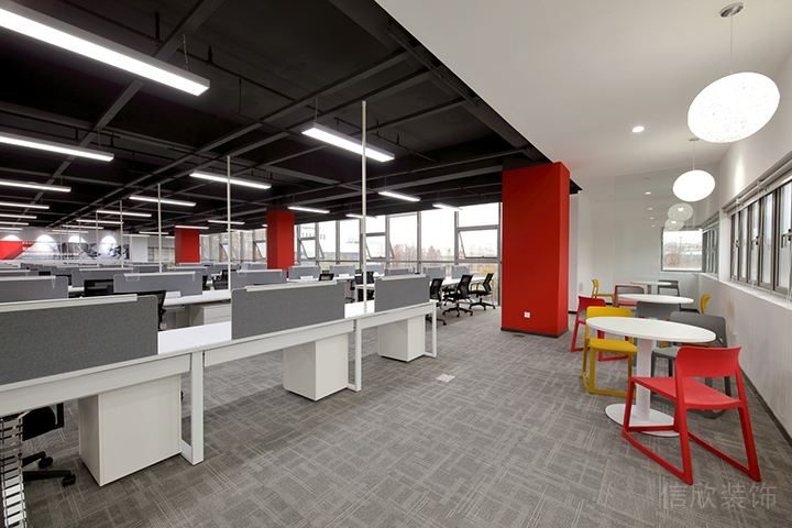 工業(yè)風(fēng)簡約灰色紅色員工開發(fā)區(qū)越多人工裝修效果圖窗邊休息區(qū)