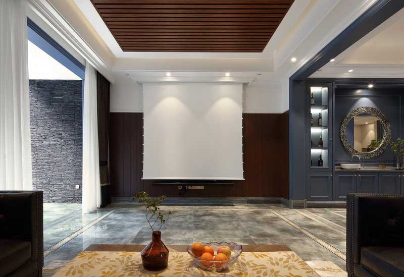 品茗區的另一邊則是觀影娛樂的地方，休息之余，可以和家人朋友一起觀影唱歌，增進感情。