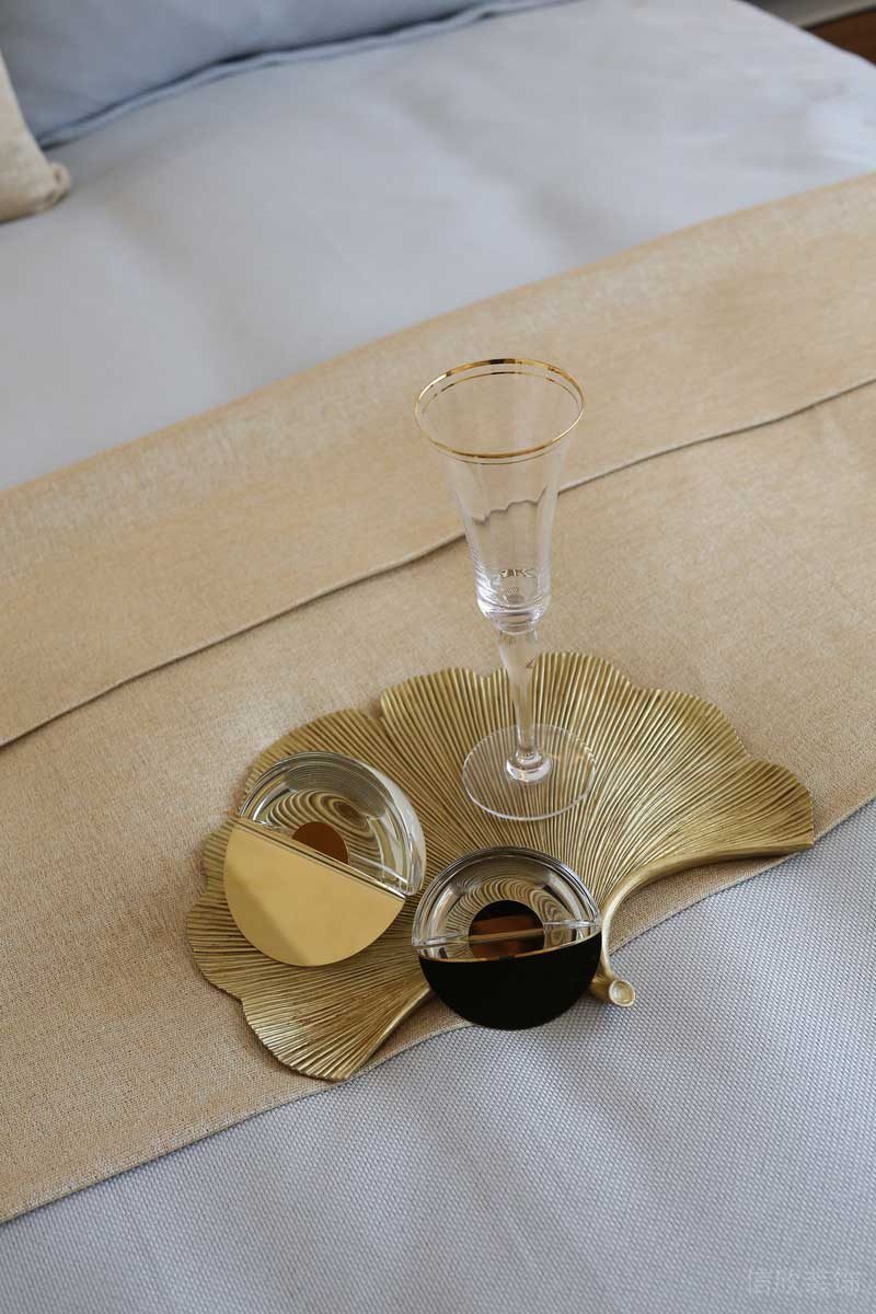 深圳羅湖區(qū)現(xiàn)代輕奢風200平方家庭住房裝修藝術(shù)飾品