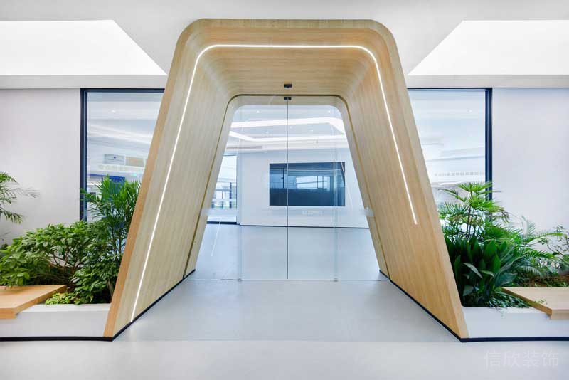 深圳龍華現(xiàn)代風(fēng)格大型辦公室裝修設(shè)計(jì)原木門(mén)洞 深圳龍華現(xiàn)代風(fēng)格大型辦公室裝修設(shè)計(jì)原木門(mén)洞