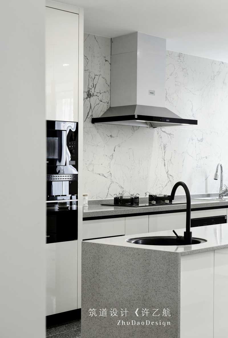 廚房墻面仿爵士白瓷磚鋪貼