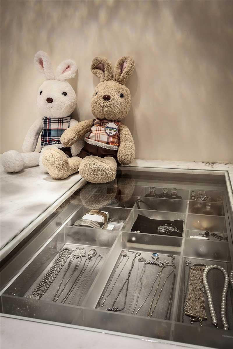 深圳龍華新區簡歐風格家居裝修設計主臥衣帽間飾品柜 深圳龍華新區簡歐風格家居裝修設計主臥衣帽間飾品柜