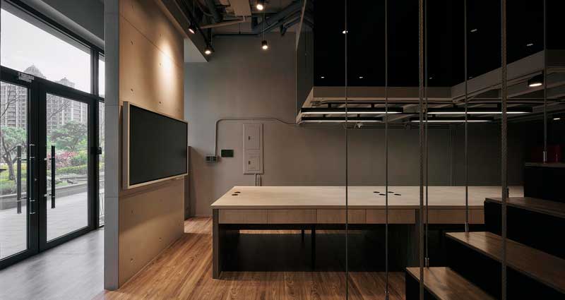 深圳寶安區(qū)工業(yè)風辦公室裝修清水混凝土背景墻隔斷 深圳寶安區(qū)工業(yè)風辦公室裝修清水混凝土背景墻隔斷