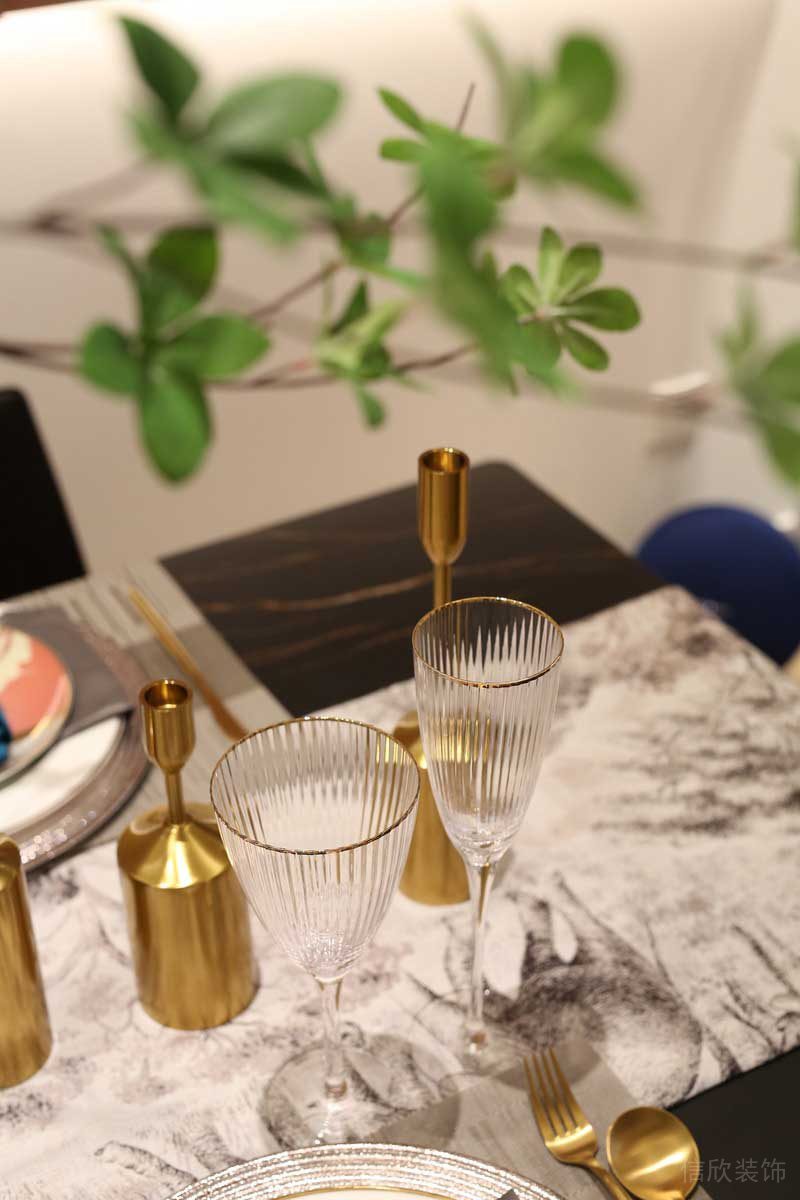 深圳羅湖區(qū)現(xiàn)代輕奢風200平方家庭住房裝修餐具