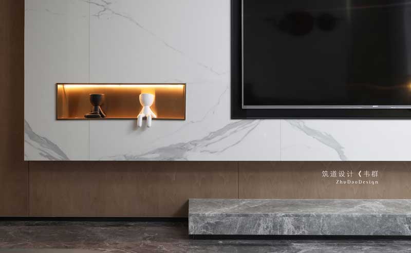 電視背景墻一角。