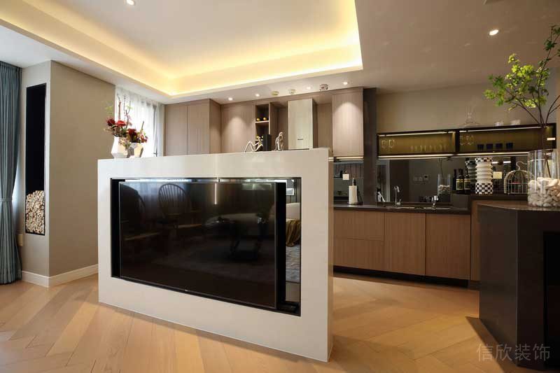 深圳羅湖區(qū)現(xiàn)代輕奢風200平方家庭住房裝修起居室電視墻隔斷