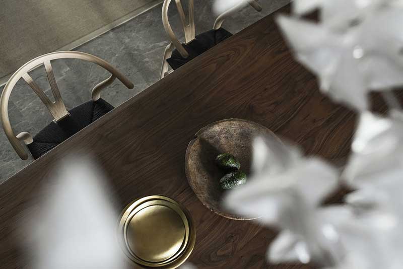 俯拾即是的瓶花、奇石，雅趣橫生，為空間平添不少生機與詩意，同時也是業主自身品位與志趣的體現。