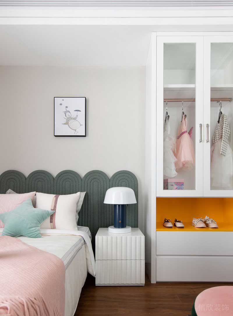 深圳龍崗坂田萬科第五園輕奢風大戶型樣板間設計兒童房床頭柜