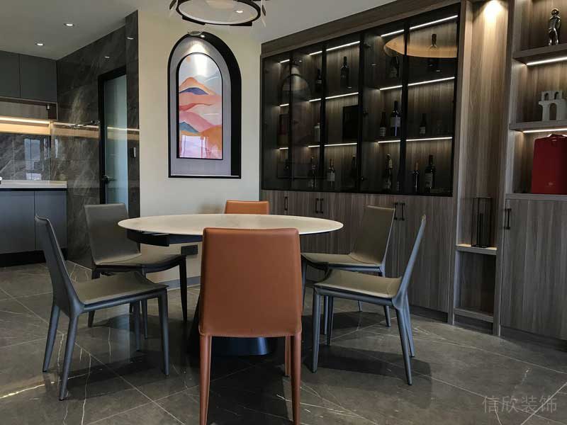 深圳市羅湖區(qū)新中式家庭住房舊房改造餐廳酒柜完工實(shí)景圖