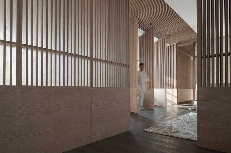 深圳龍華觀瀾新中式辦公室裝修過(guò)廊光影效果 深圳龍華觀瀾新中式辦公室裝修過(guò)廊光影效果