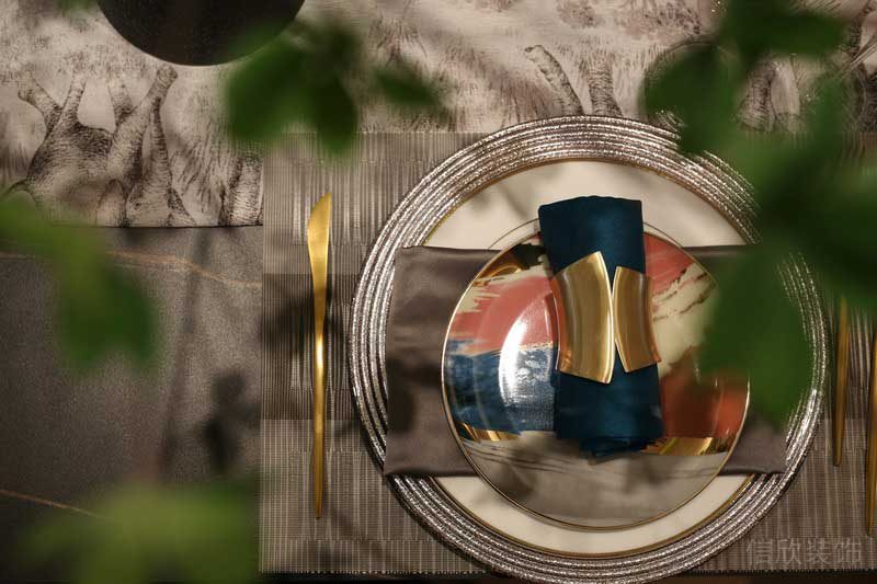 深圳羅湖區(qū)現(xiàn)代輕奢風200平方家庭住房裝修餐桌擺設(shè) 深圳羅湖區(qū)現(xiàn)代輕奢風200平方家庭住房裝修餐桌擺設(shè)