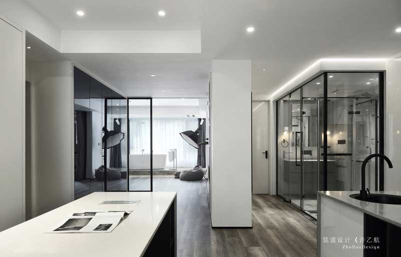 衛生間黑色框玻璃隔斷